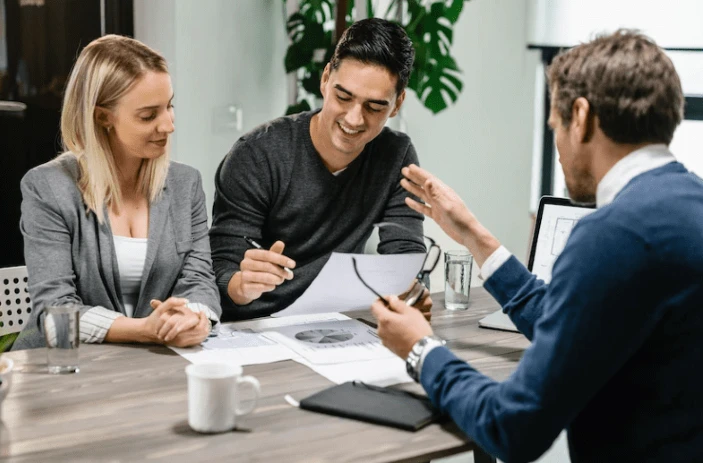 Cómo diseñar una estrategia comercial exitosa para una desarrolladora