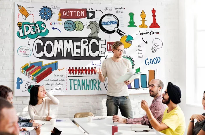Equipo reunido combinando las dos Metodologías de Marketing